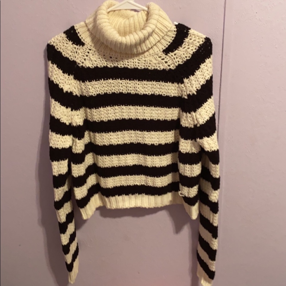 Turtle neck long sleeve sweater